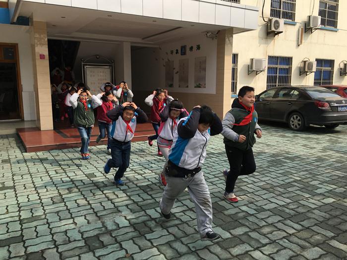 靖海小学演练不放松安全记心中