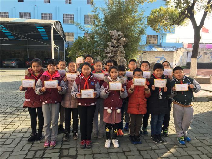 靖海小学科学实验展风采