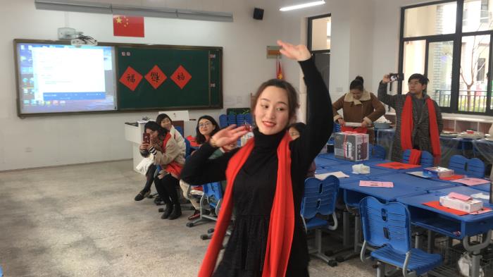 相聚古运河相爱一家人无锡市东林古运河小学教师迎新活动