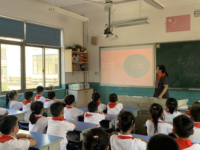 靖海小学光盘行动从我做起