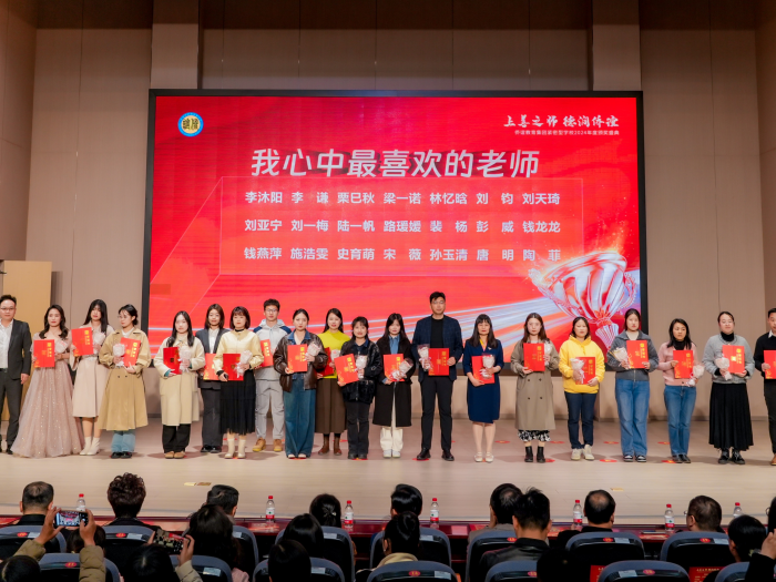 9-2 我心中最喜欢的老师.png