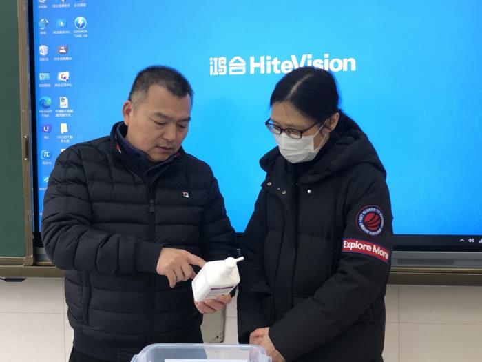 检查洗手液开启日期、开启人_副本.jpg