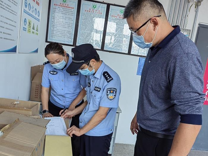 危化品仓库检查1.jpg