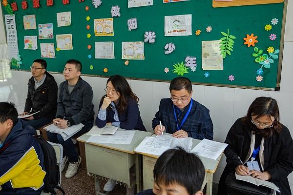 3听课.jpg