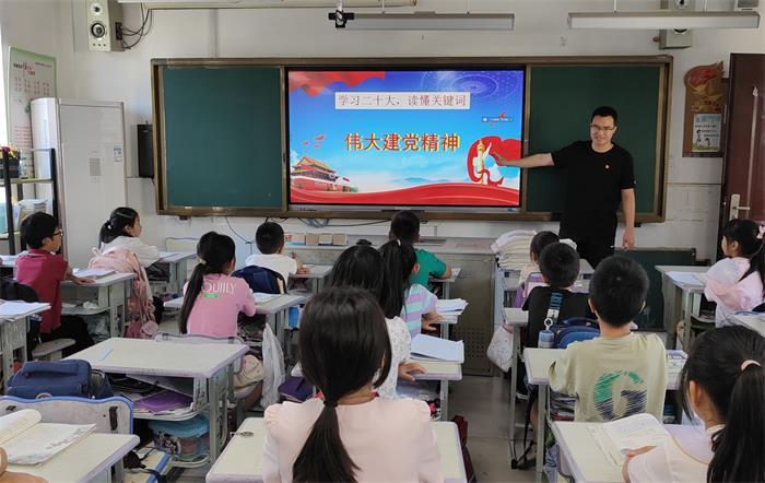 杨鑫2.jpg
