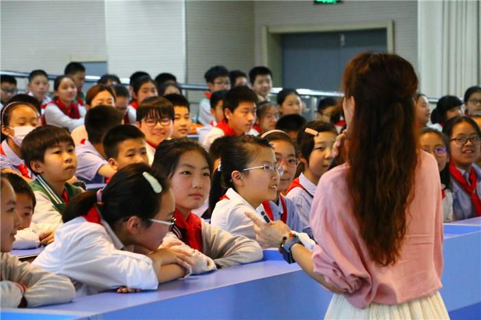 “减压增赋，顺利过渡小升初”心理活动课 (1).jpg