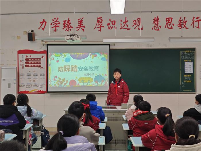 午会_副本1.jpg