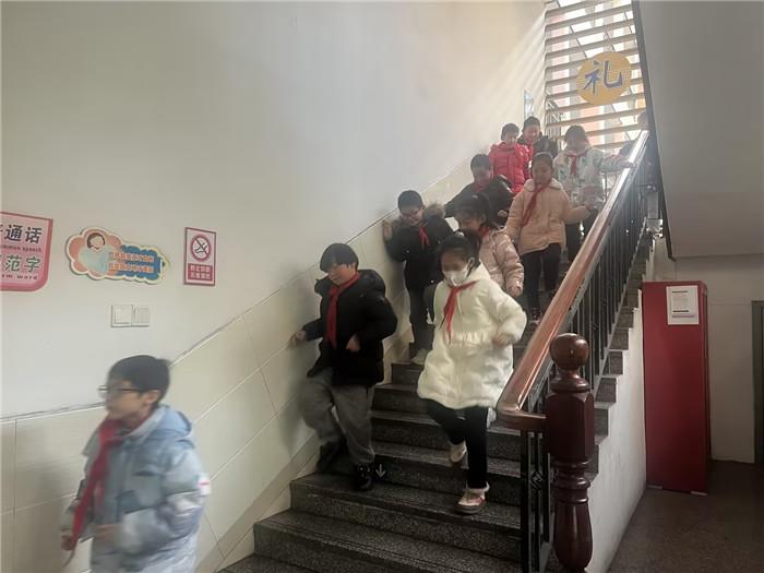 撤离 (3)_副本1.jpg